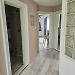 Hillside Pool House Дом отдыха Веленце