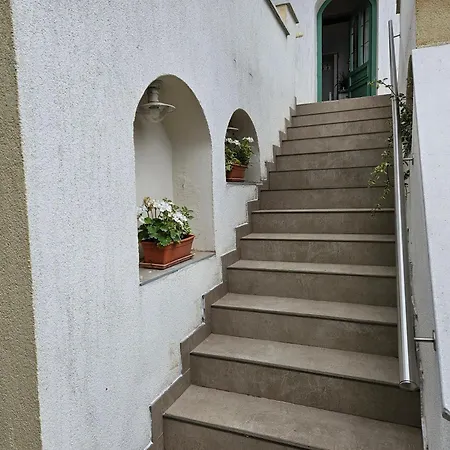 Hillside Pool House بيت للعطل فيلينس