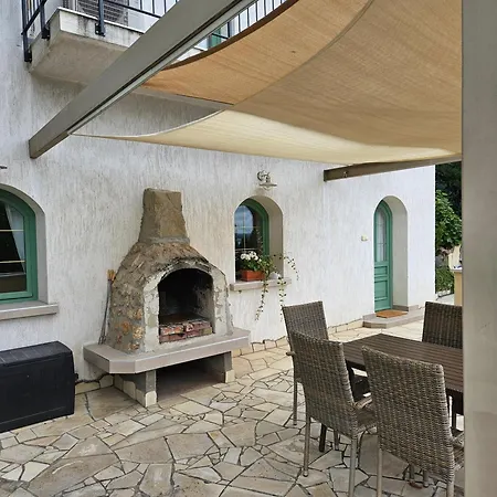 Hillside Pool House בית נופש ולנצה