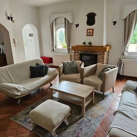 Hillside Pool House ולנצה