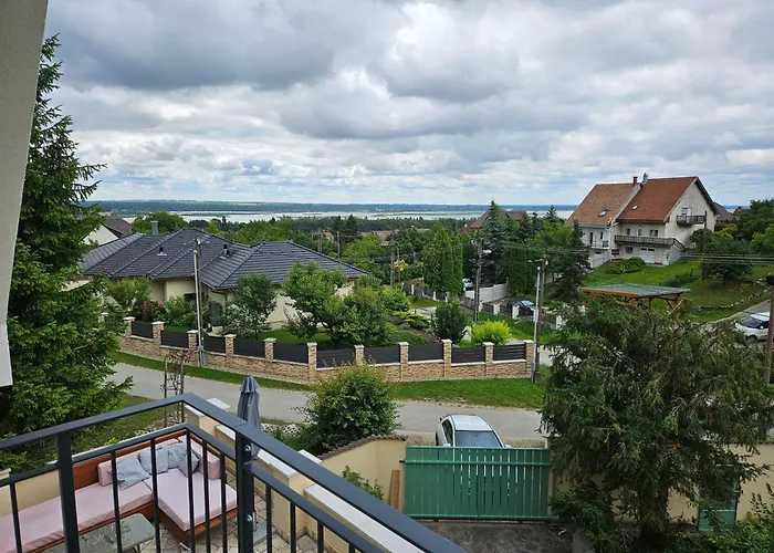 Hillside Pool House Semesterbostad *