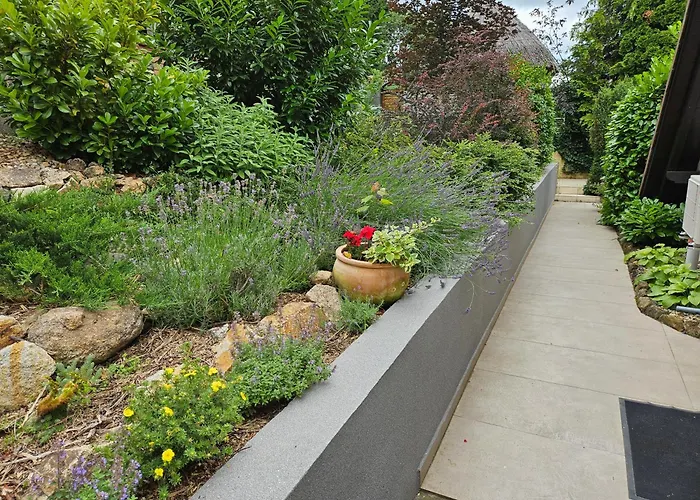 Hillside Pool House فيلينس