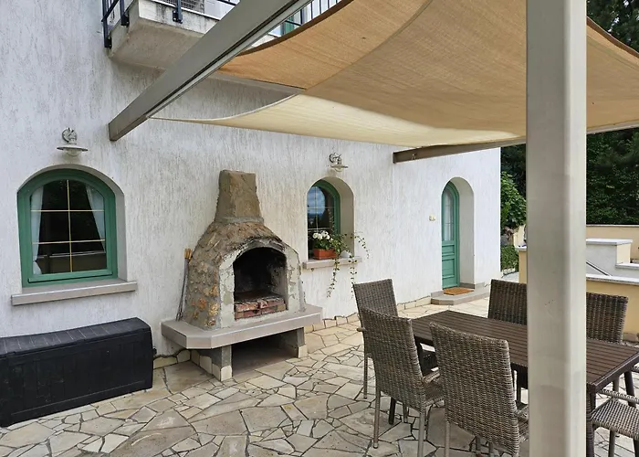 Hillside Pool House بيت للعطل فيلينس