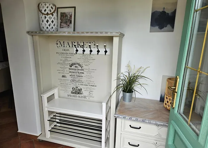 Hillside Pool House فيلينس