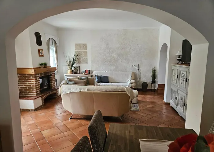 Hillside Pool House بيت للعطل فيلينس