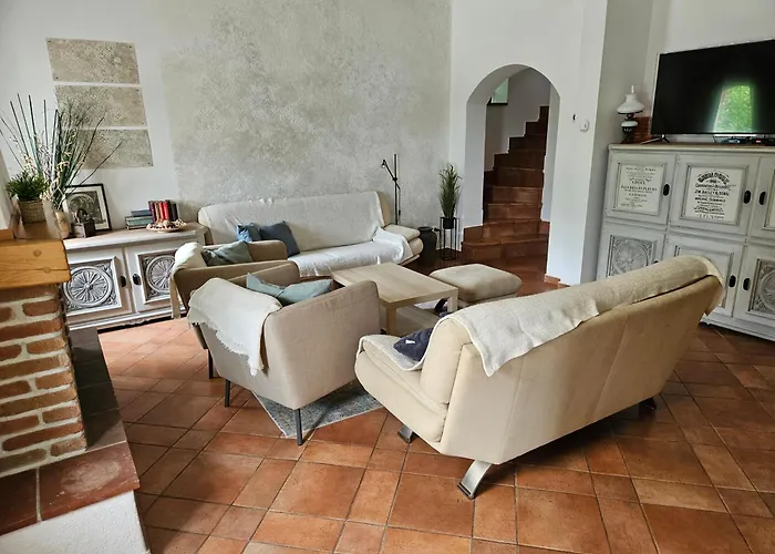 بيت للعطل Hillside Pool House *