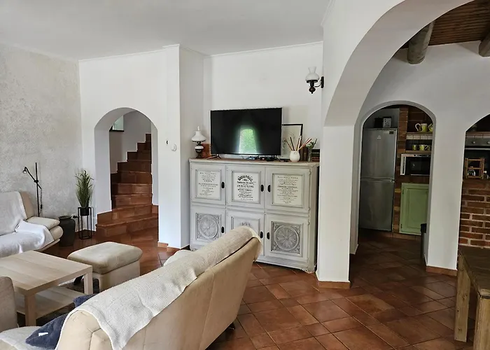 Hillside Pool House فيلينس