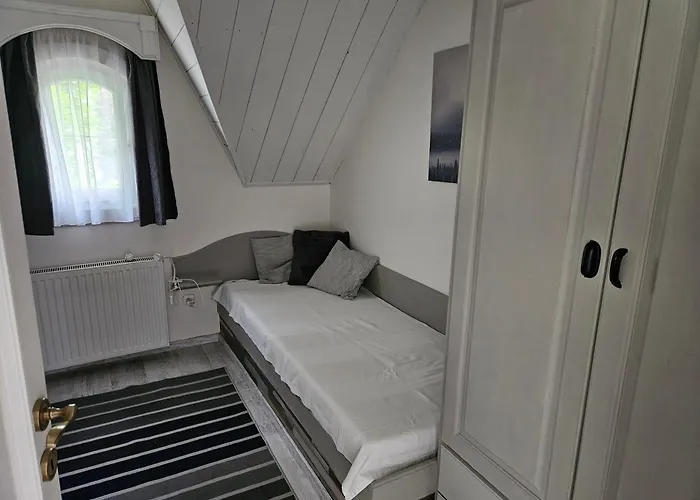 Hillside Pool House * فيلينس