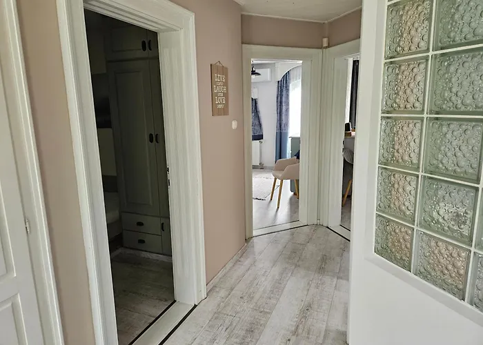 Hillside Pool House بيت للعطل فيلينس